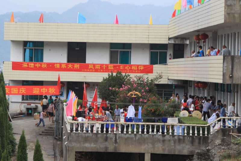 01喜庆的节日气氛（IMG_1878）.JPG