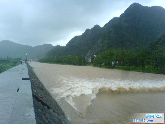 看大水.jpg