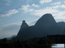 接客僧（浓雾中与晴空万里云中对比）