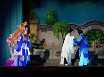东里村龙年戏曲演出正闹猛
